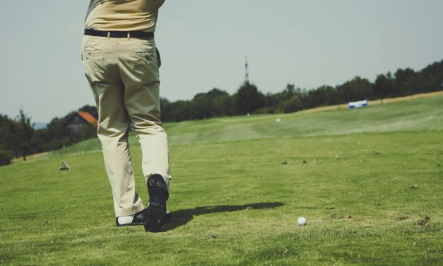 Best Golf Shoes for Bad Knees: Sore Knees and Arthritic Knees